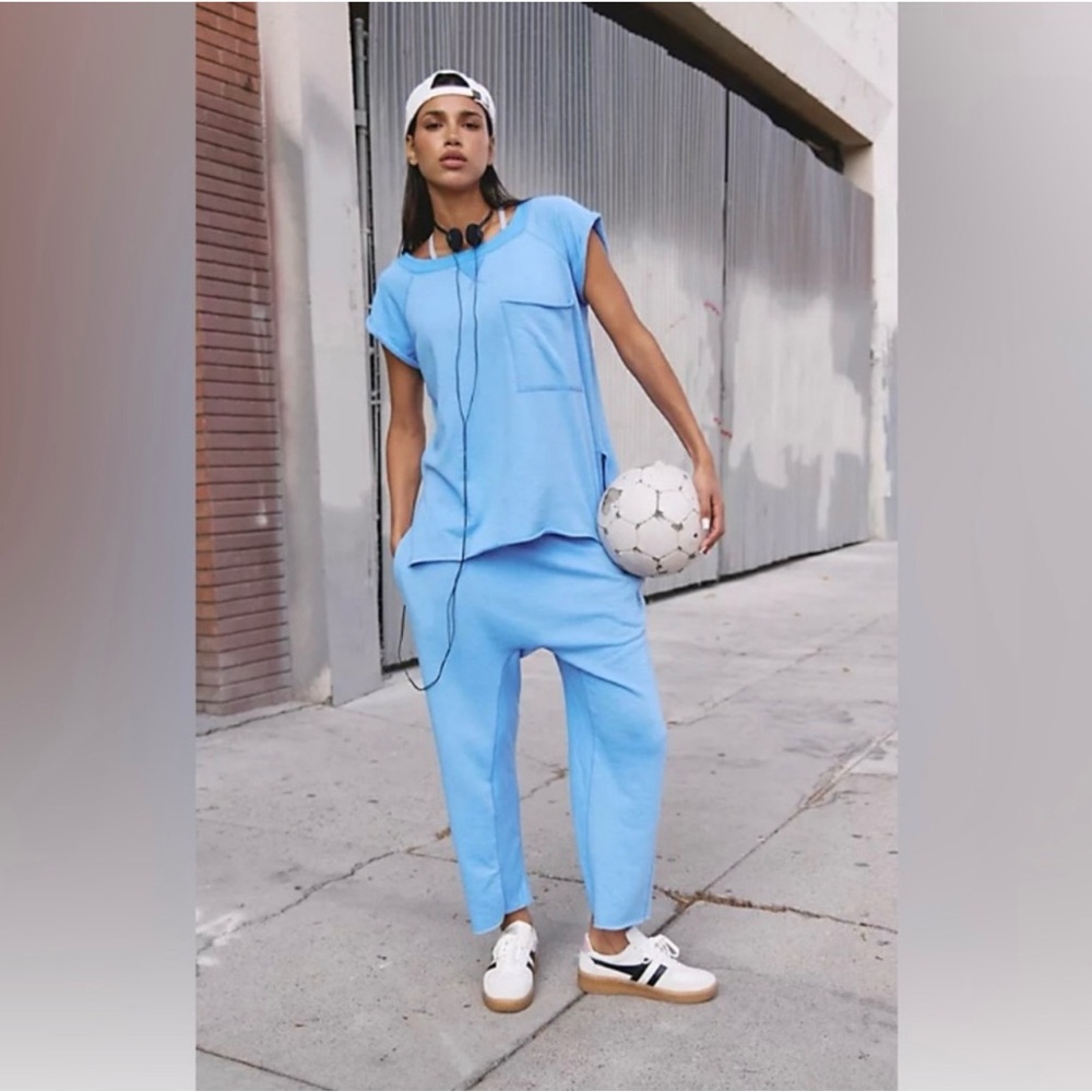 NWT SOLD OUT * FREE PEOPLE ONE TO BEAT SET RIVIERA BLUE
$98 $128 | Size: L - Picture 3 of 6